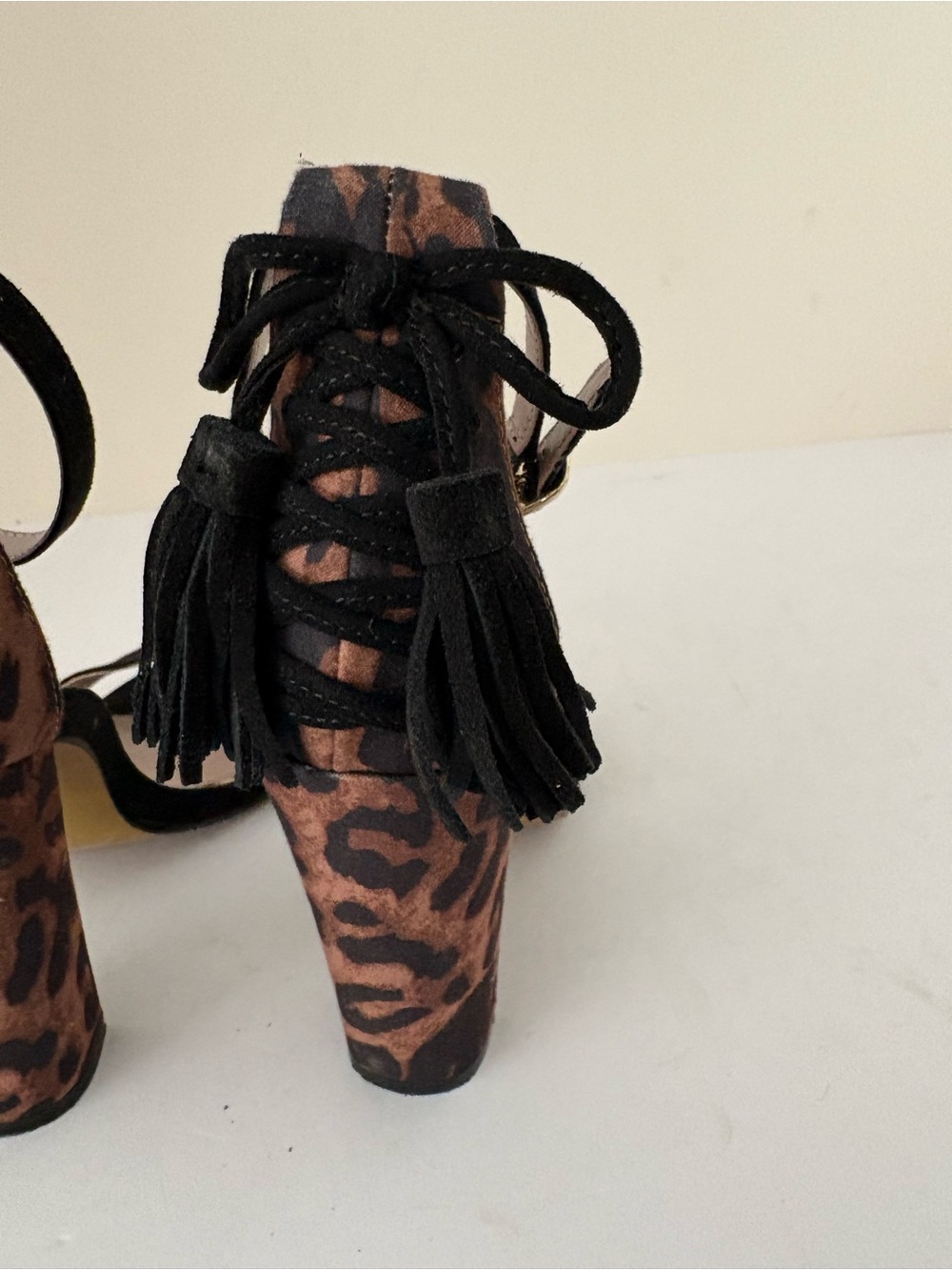 Betsey Johnson Rakko Leopard Print Block Heels. Black suede strap/tassels. Sz.6 - Picture 7 of 14